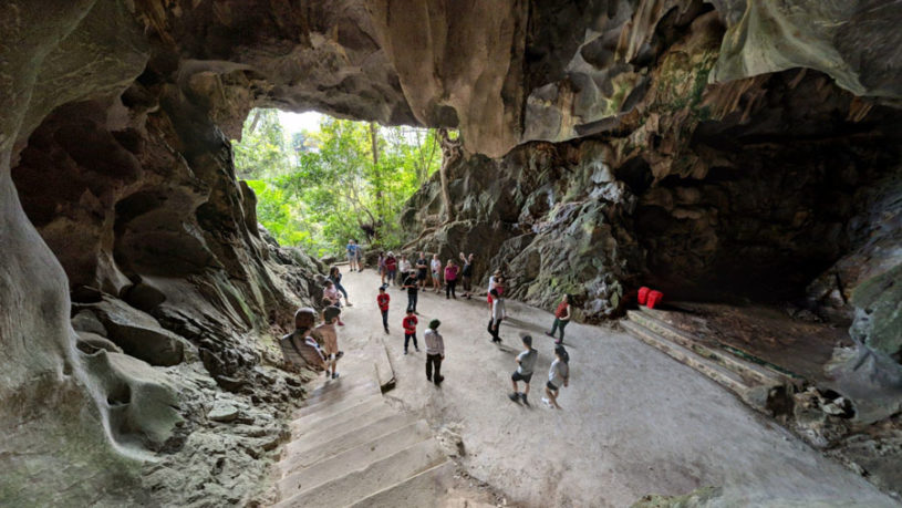 Trung Trang Cave is located in the Trung Trang Valley