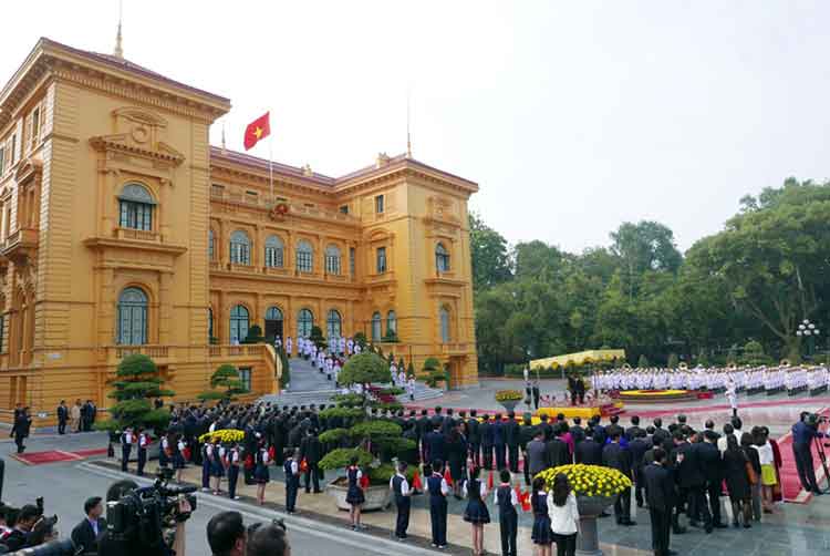 presidential palace in hanoi
