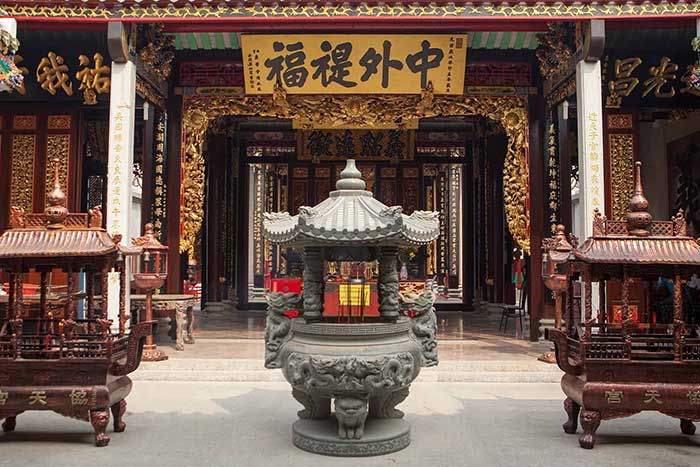 How to get to Thien Hau pagoda?