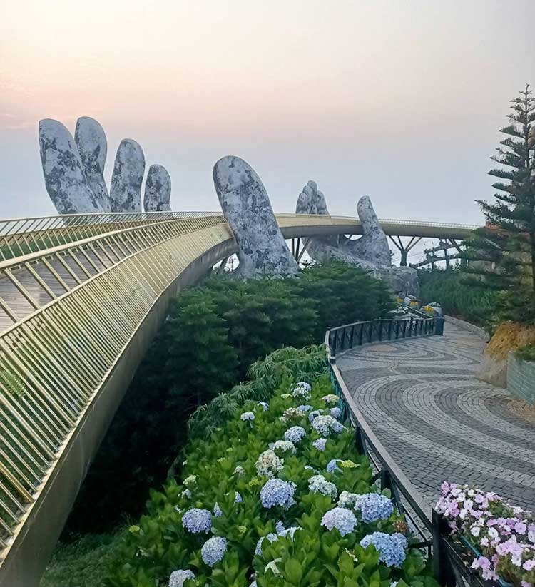 golden bridge da nang