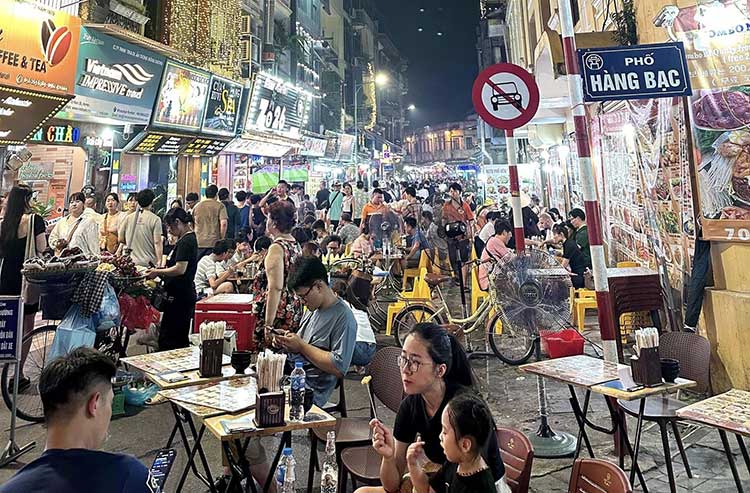 hanoi night market