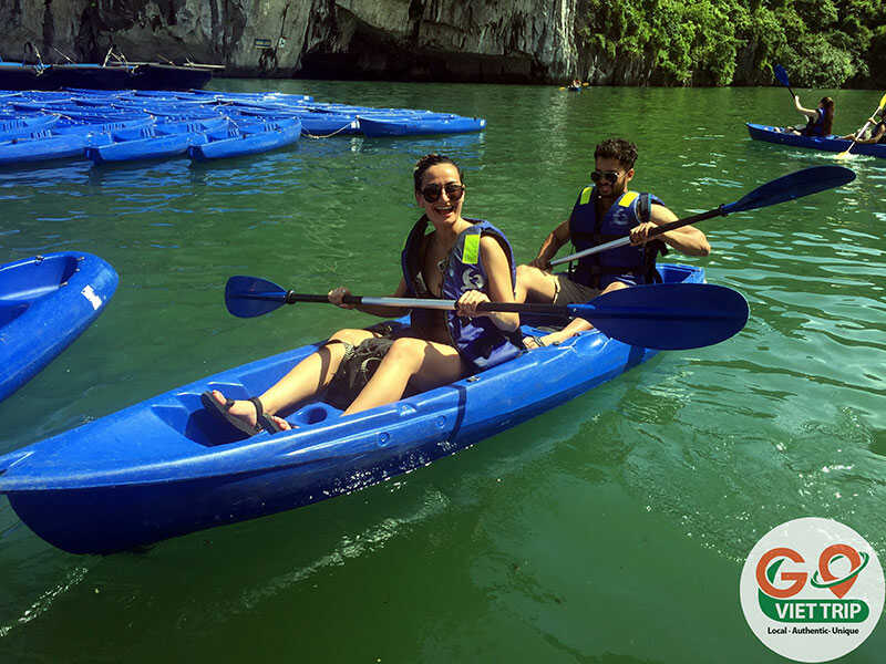 kayaking at halong bay 1