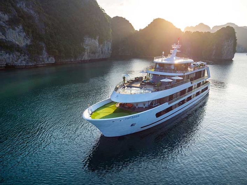 Stellar of the Seas cruise - Top Valuable Cruise in Halong Bay
