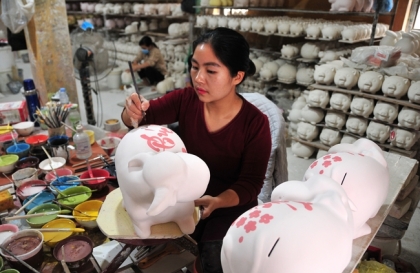 Bat Trang ceramic village - one of the oldest pottery & ceramic in Vietnam 