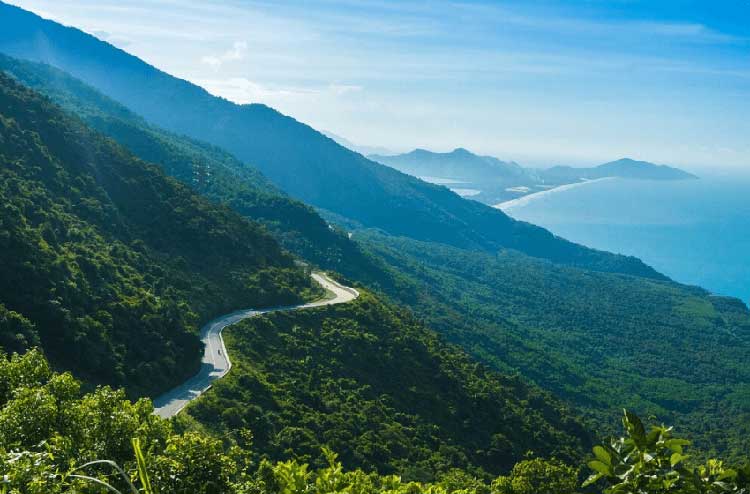 Visit Hai Van Pass - one of the most beautiful passes in Vietnam