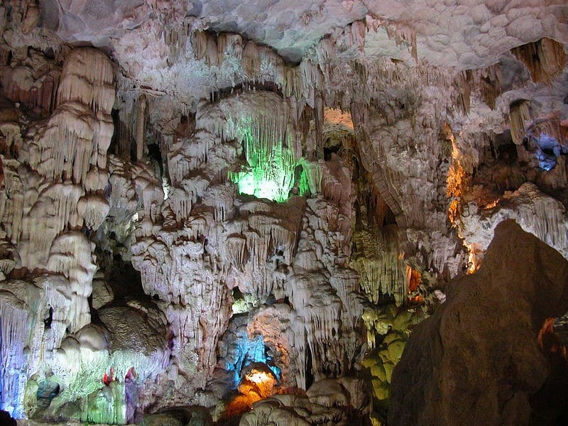 Thien Long Cave captivates visitors with its stunning beauty