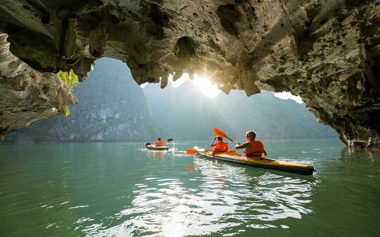 Best time to do kayaking at halong bay