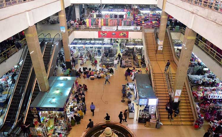 Dong Xuan market opening hours