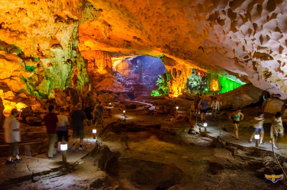 What Are The Experiences When Visiting Sung Sot Cave?