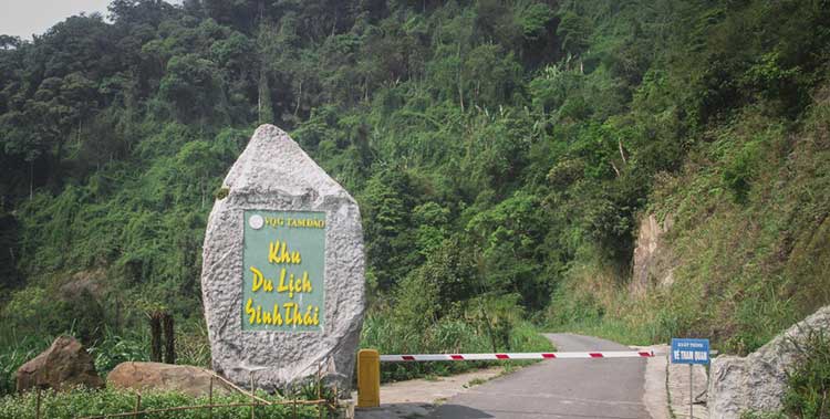 The main entrance that leads to Tam Dao National Park (marked with a big stone)