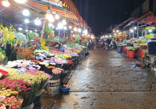 quang ba night flower market