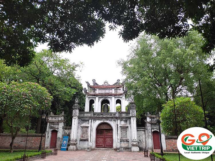 temple of literature in hanoi main gate
