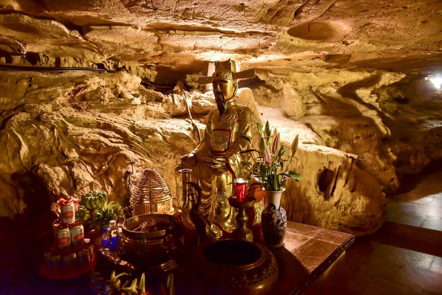 bai dinh ancient pagoda inside bright cave