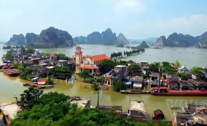kenh ga floating village