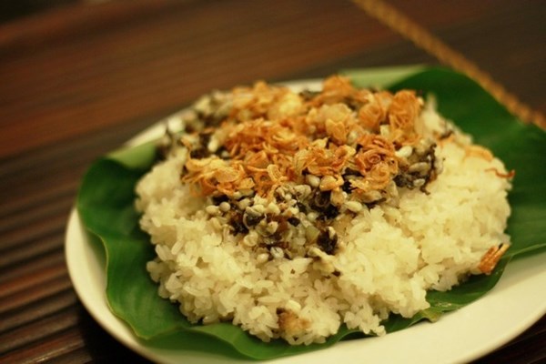 sticky rice with ants eggs