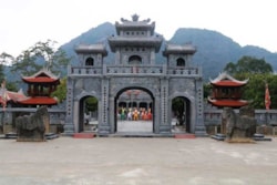 https://goviettrip.com/uploaded/ninh-binh/thai-vi-temple-1.jpg