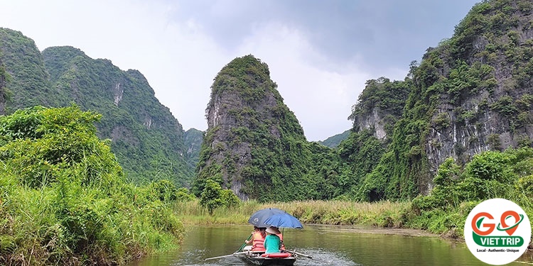 trang an boat tour vietnam
