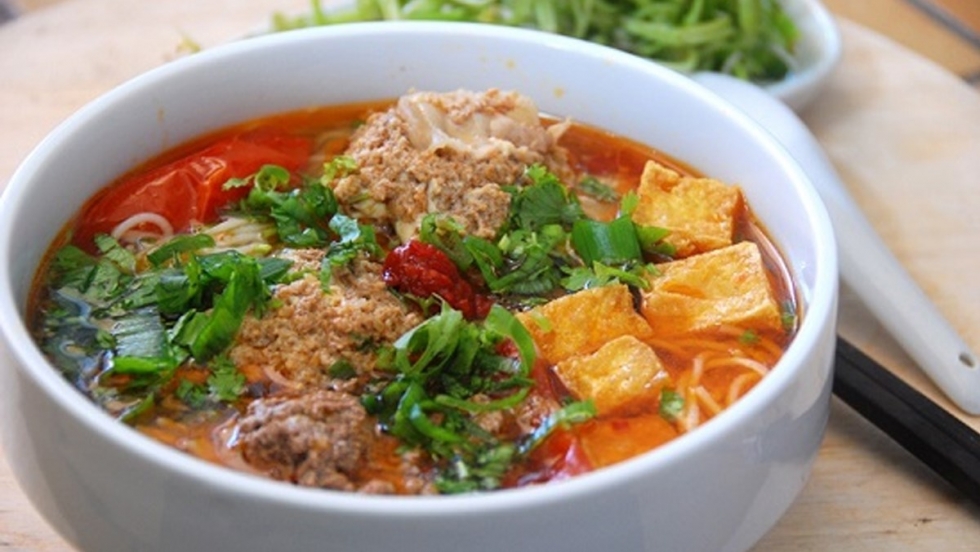 the main ingredient of Bun Rieu Cua is the minced crab