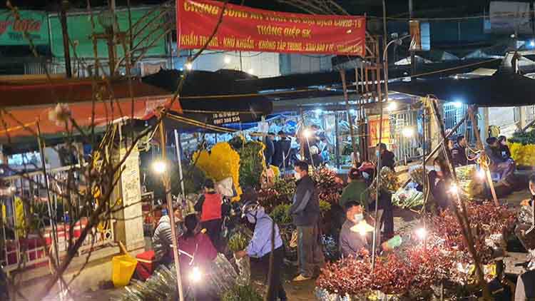 quang an flower market hanoi
